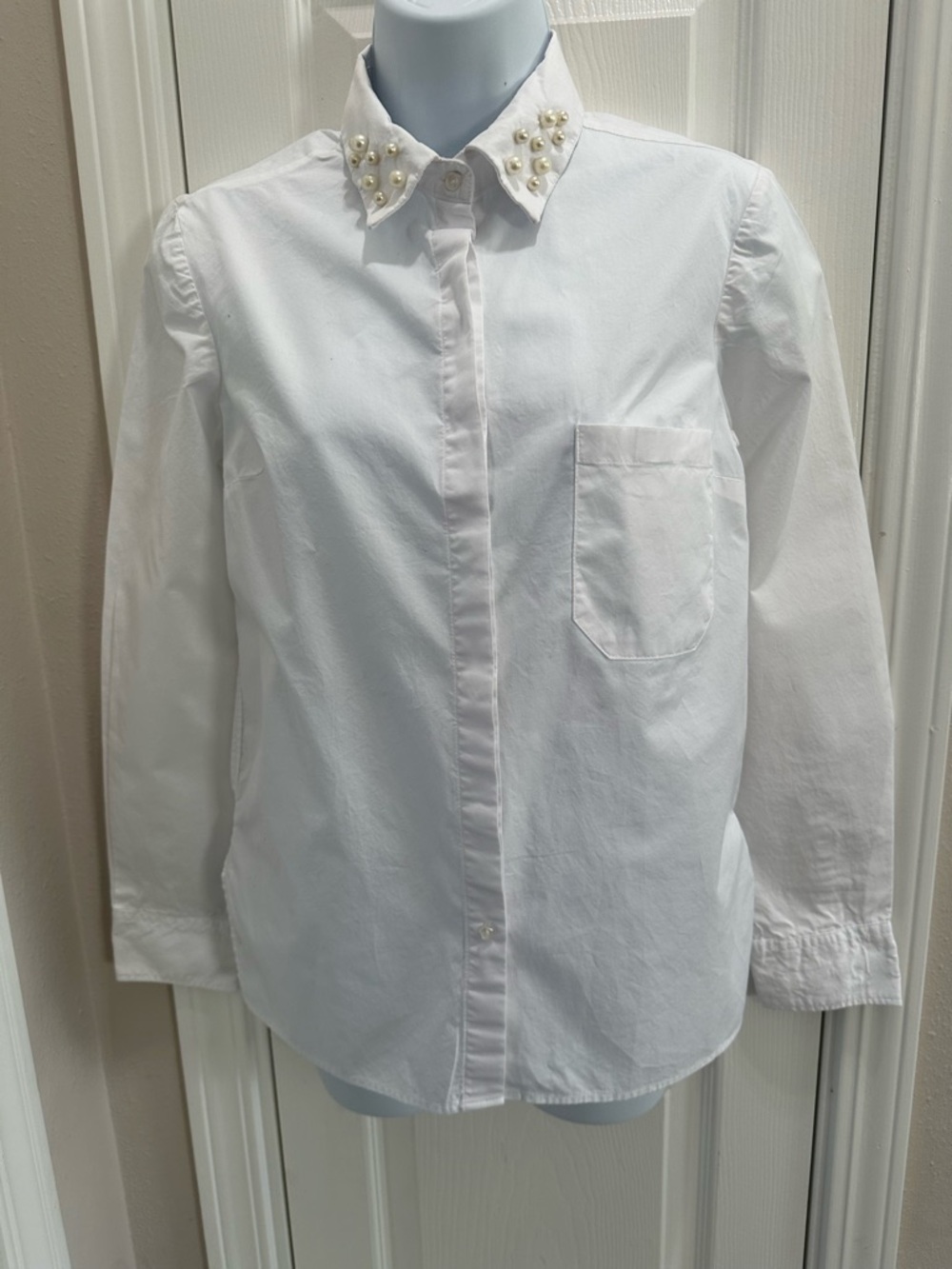 Suzy Shier White Pearl-Collar Button Down Shirt